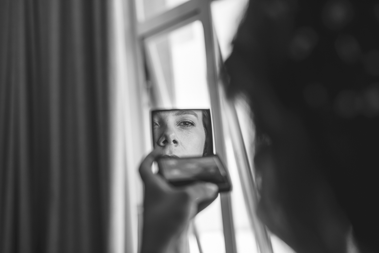 mujer en un espejo